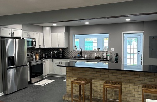Colonial Beach House | Stay & Play: Games, swimming Pool, FirePit, Beach & Boardwalk! Pet friendly