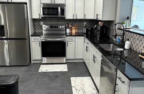 Colonial Beach House | Stay & Play: Games, swimming Pool, FirePit, Beach & Boardwalk! Pet friendly