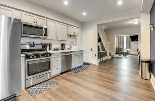Stroudsburg House | Stay & Play in Dtwn Stroudsburg: Updated Townhouse
