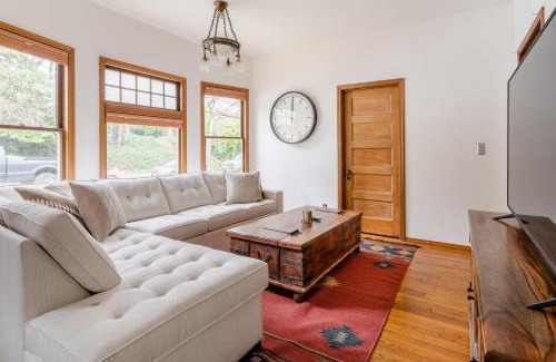 Goose Hollow House | Stay Portland - 3BR Craftsman - Vintage Charm - Great Location
