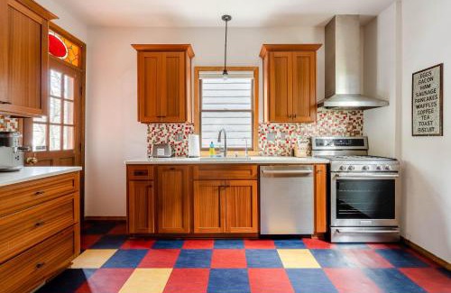 Goose Hollow House | Stay Portland - 3BR Craftsman - Vintage Charm - Great Location