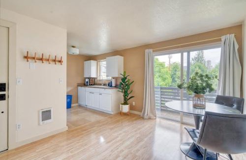 Corbett - Terwilliger - Lair Hill Apartment | Stay Portland - Adorable Bright 1 Bed Near OHSU