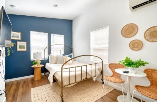 Kerns Apartment | Stay Portland - Beach Vibes Getaway near Burnside & Laurelhurst!