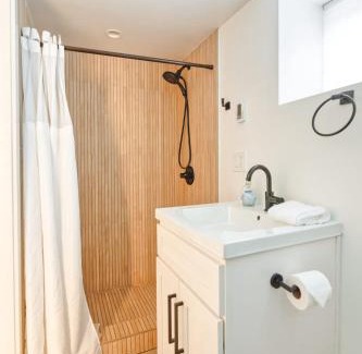 King Apartment | Stay Portland - Budget-Friendly Basement Hideaway - 91 WalkScore