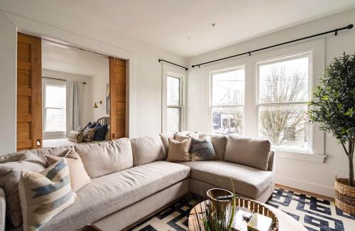 Uptown Apartment | Stay Portland - Historic 6BR - Walk to NW Shops - Sleeps 12