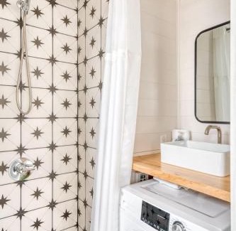 Overlook Apartment | Stay Portland - Noir-Emerald Modern TinyLux in Portland