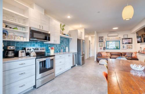 Hosford-Abernethy House | Stay Portland - Private Rooftop Flat- 14 Guests - 94 WalkScore