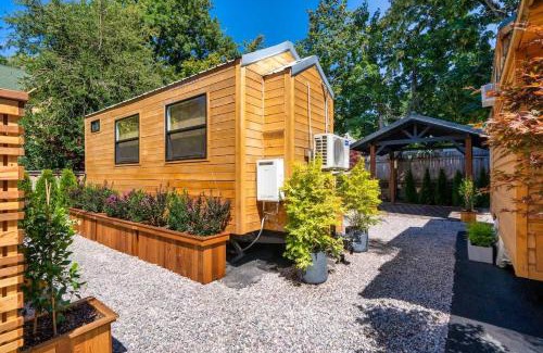 Hosford-Abernethy House | Stay Portland - Restored Farmhouse & Backyard Tiny House Village