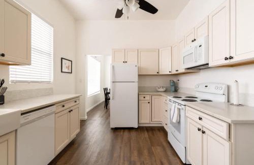 Hosford-Abernethy House | Stay Portland - Spacious 4 bedroom home w two kitchens