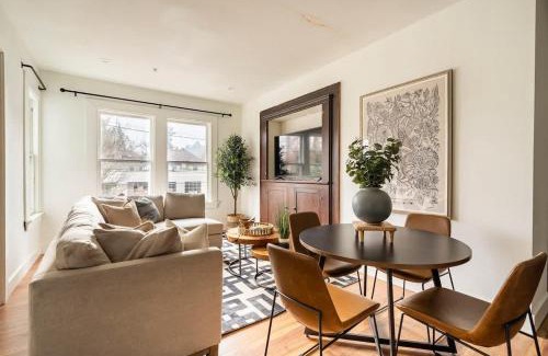 Uptown Apartment | Stay Portland - The Câlin & Magnifique Suite - NW 23rd Wonder