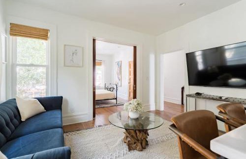 Uptown Apartment | Stay Portland - The Câlin Suite - Posh Local Boutiques & Eateries