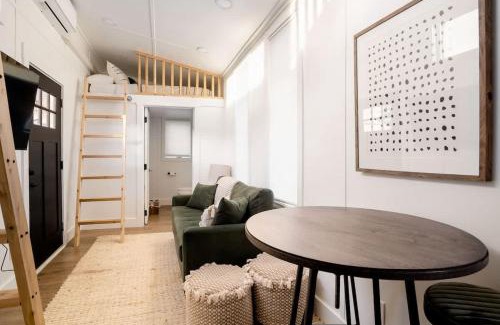 Alberta Arts District Apartment | Stay Portland - The Graffiti Alley Tiny House - Food, Art & Beer