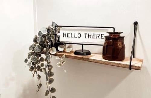 Alberta Arts District Apartment | Stay Portland - The Graffiti Alley Tiny House - Food, Art & Beer