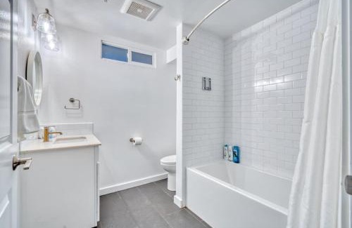 Kerns Apartment | Stay Portland - Underground Mid-Century Hideaway in Laurelhurst