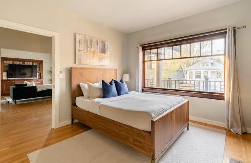 Kerns Apartment | Stay Portland - Well-Preserved Quintessential 1922 Craftsman