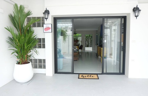 Khlong Tan Nuea House | Stay Quirky in Eclectic interior @ENVY Home