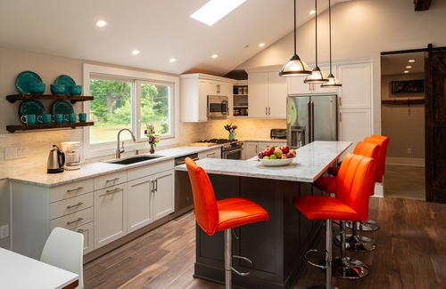 Rochester House | Stay right outside OAK HILL COUNTRY CLUB gates!