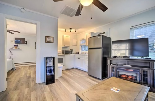 Maggie Valley Cottage | Stay Sept, Skip Fees! Charming 1BR Cottage by Blue Ridge Pkwy & Smokey Mountains