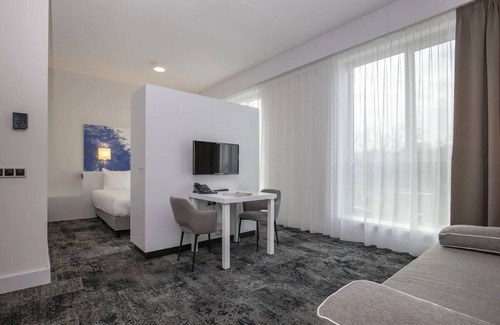 Oss Hotel | Stay Steps from Nature with Bike Rentals, Hiking Trails, and Free Parking