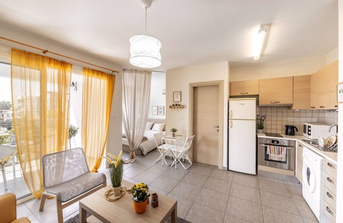 Lykabittos Apartment | STAY Sunflower Delight Studio