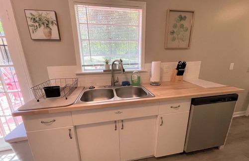 New Castle House | Stay @ The Orchid - Remodeled & 13 Minutes to DT