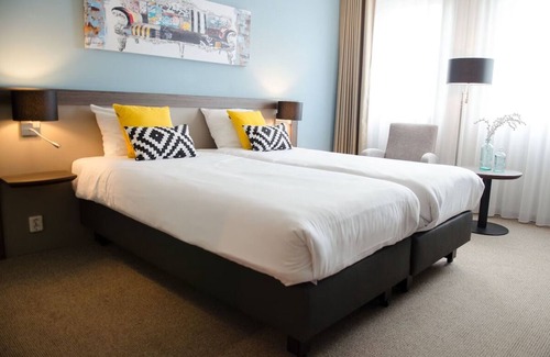 Weert House | Stay Where Cozy Meets Convenient — Dine, Rest & Explore!