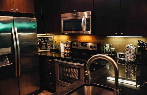 Oak Lawn Apartment | Stay Wild Designer King Suite Uptown Dallas