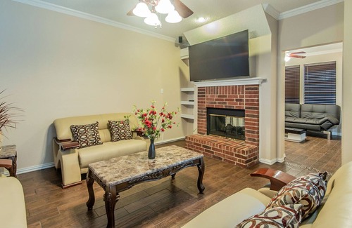 Elmo House | "Stay with Confidence" in a Great location
