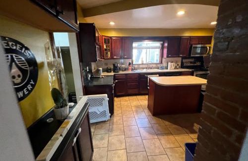 Cleveland House | Stay with Jay - Quinta Suite