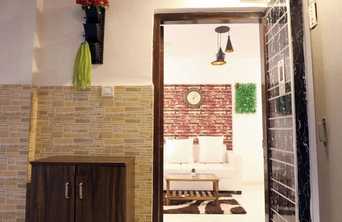 Kandivali East Apartment | Stay with Modern Facilities and Homely Ambiance