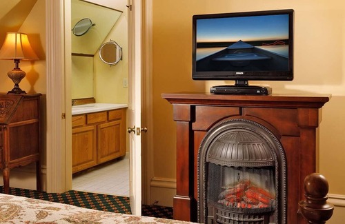 Central Business District Bed & Breakfast | Stay with us and you'll see why we are ranked #1 lodging in Kalamazoo, MI.