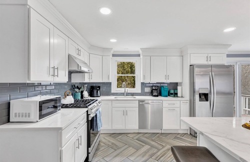 West Hyannisport House | Stay with Us! Beach Fun for Family, Friends, & Pets Welcome! Free Pass Included!