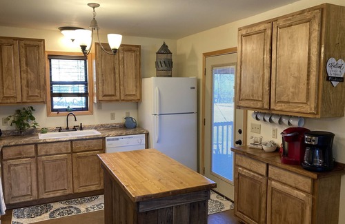 De Queen House | Stay with your friends/family in this peaceful home 3 miles from a river access