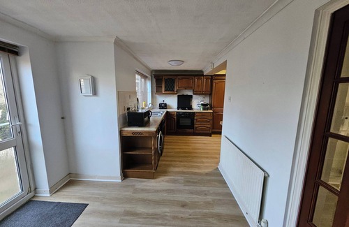 Windsor House | Stay,Work, Relax Ideal for Crews and Long Stays