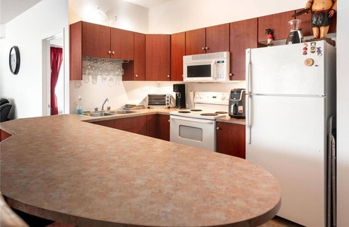 Quail Ridge Condo | Stay Worry Free! Come Golf, Wine Tour & Ski! 4 Beds 2 Bath Condo w/Gym and Pool!