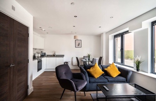 Old Trafford Apartment | Stay Zeni, Alexandra Rise Manchester Roomy 1 Bed