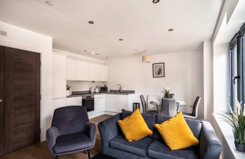 Old Trafford Apartment | Stay Zeni, Alexandra Rise Manchester Roomy 1 Bed