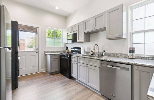 Main Street Historic District Apartment | StayAE Downtown - 1BR Apartment, Ground Floor