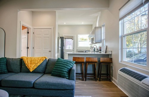 Historic Downtown Baton Rouge Apartment | StayAE - Flamingo House