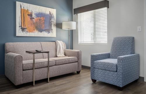 Belle Mina Hotel | stayAPT Suites Madison-Greenbrier