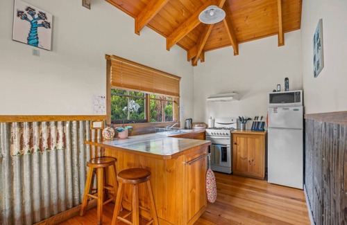 Badger Creek Cabin | StayAU 2BR Cottage Farm Retreat