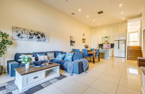 Sanctuary Lakes House | StayAU 3BR Cozy Retreat Point Cook Golf Nearby