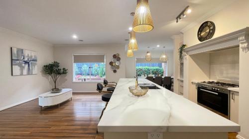 Officer House | StayAU 4BRM Chic Urban Retreat