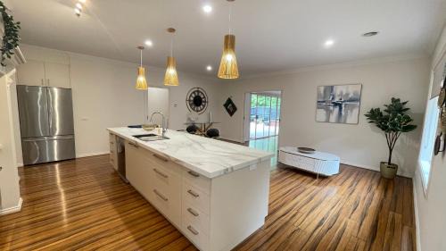 Officer House | StayAU 4BRM Chic Urban Retreat