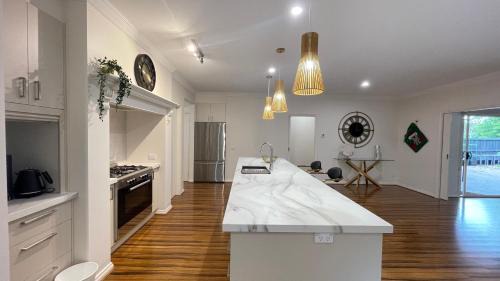 Officer House | StayAU 4BRM Chic Urban Retreat