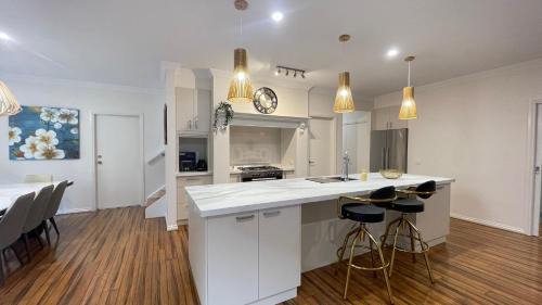 Officer House | StayAU 4BRM Chic Urban Retreat