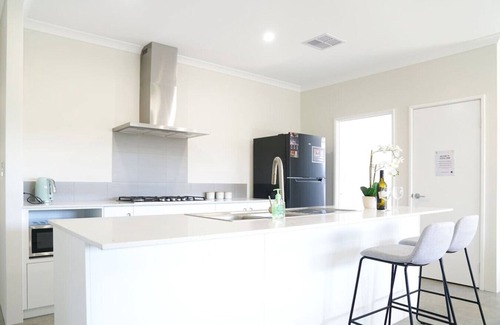 Baldivis House | StayAU 5BRM Coastal Retreat for Families in Perth