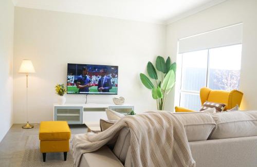 Baldivis House | StayAU 5BRM Coastal Retreat for Families Baldivis