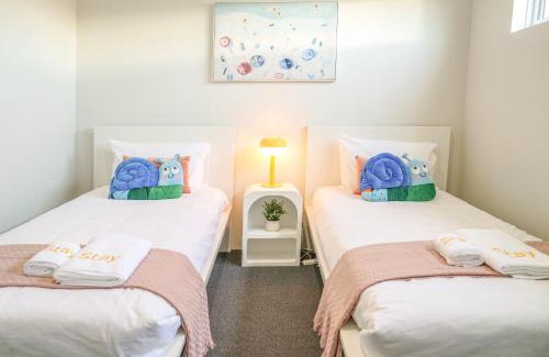 Baldivis House | StayAU 5BRM Coastal Retreat for Families Baldivis