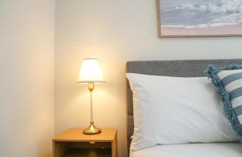 Baldivis House | StayAU 5BRM Coastal Retreat for Families Baldivis